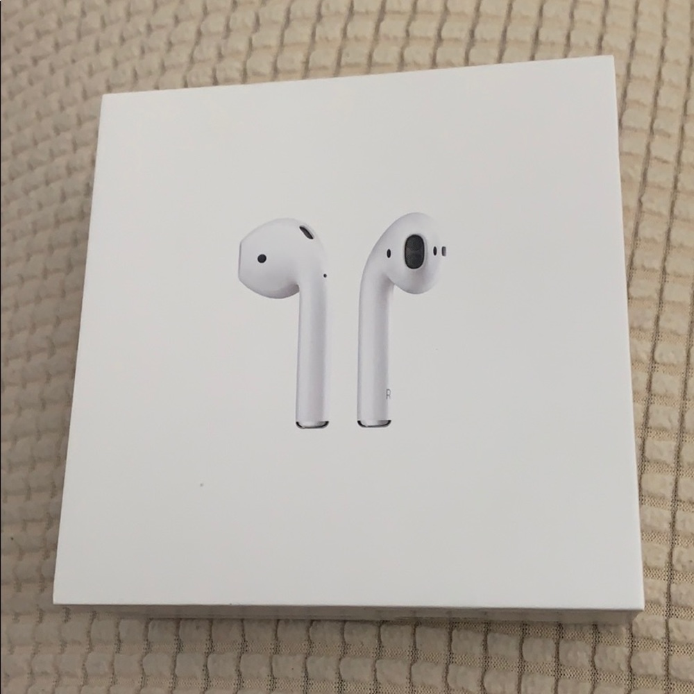 Apple airpods charging case with box